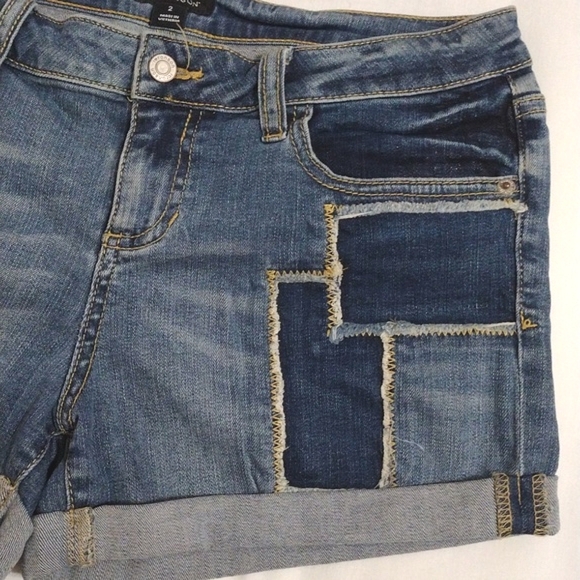 I Love Ronson Patch Denim Cuffed Shorts Size 2 Distressed Trendy Summer Style - Picture 5 of 16